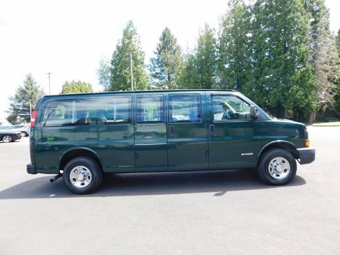 Used 2004 Chevrolet Express 3500 Extended Passenger RWD image 21