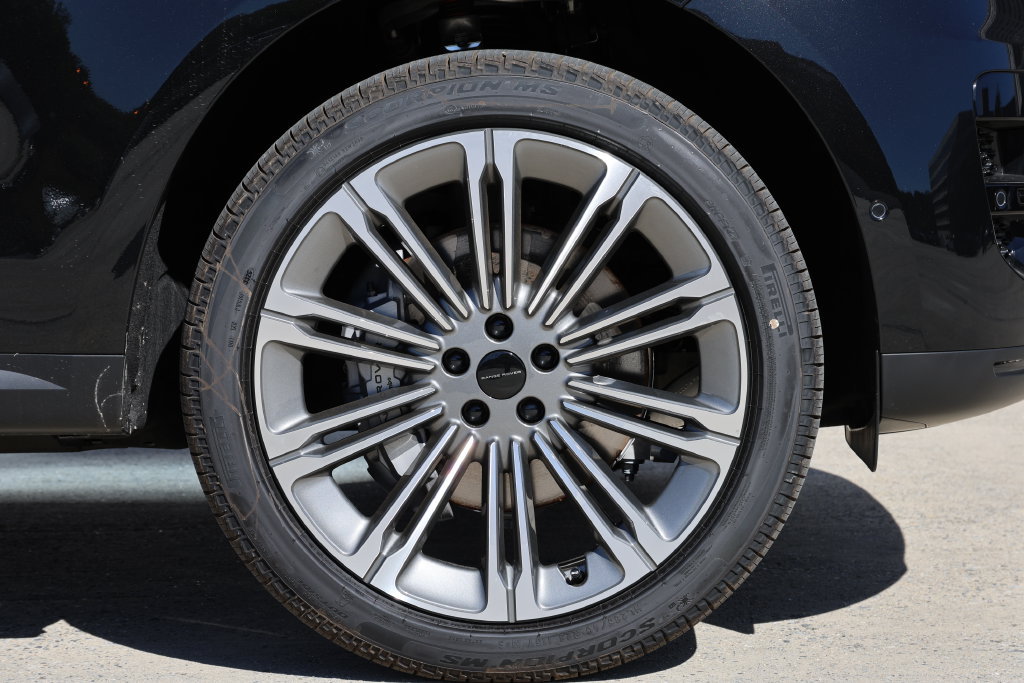 New 2027 Land Rover Range Rover Sport SE AWD/4WD image 8