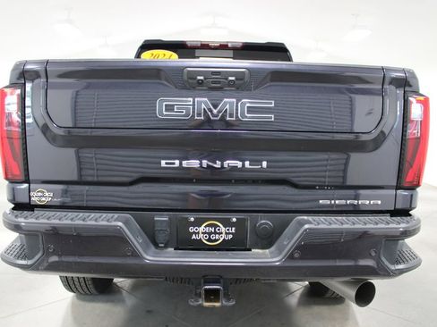 Used 2024 GMC Sierra 2500 Denali Ultimate AWD/4WD image 8