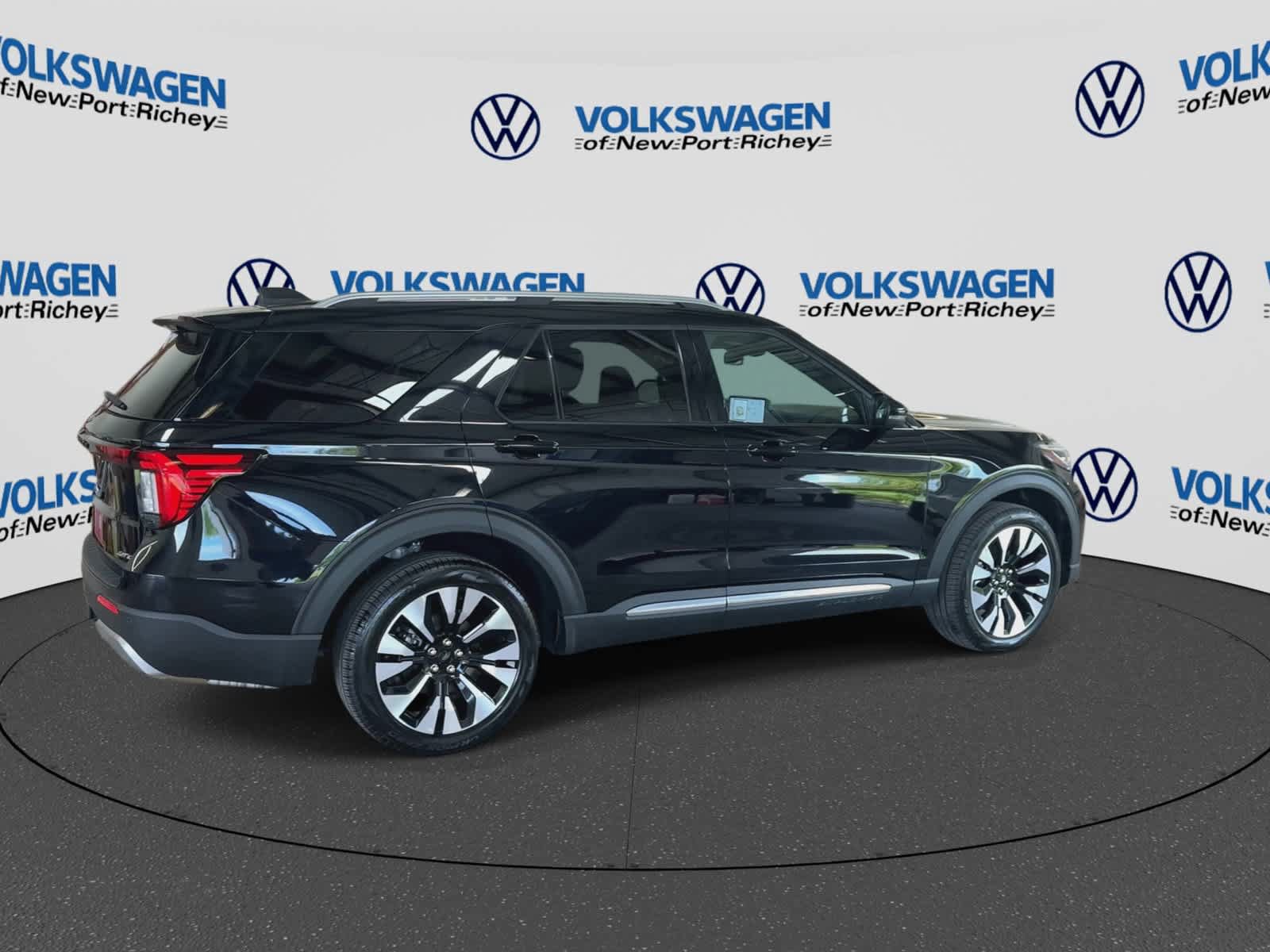 Used 2025 Ford Explorer Platinum w/ LUX Leather Package AWD/4WD image 8