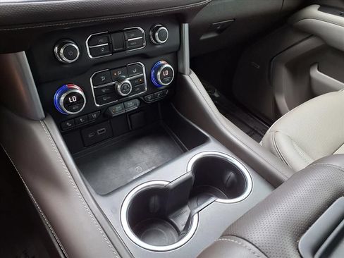 Used 2022 GMC Yukon SLT w/ SLT Premium Package RWD image 16