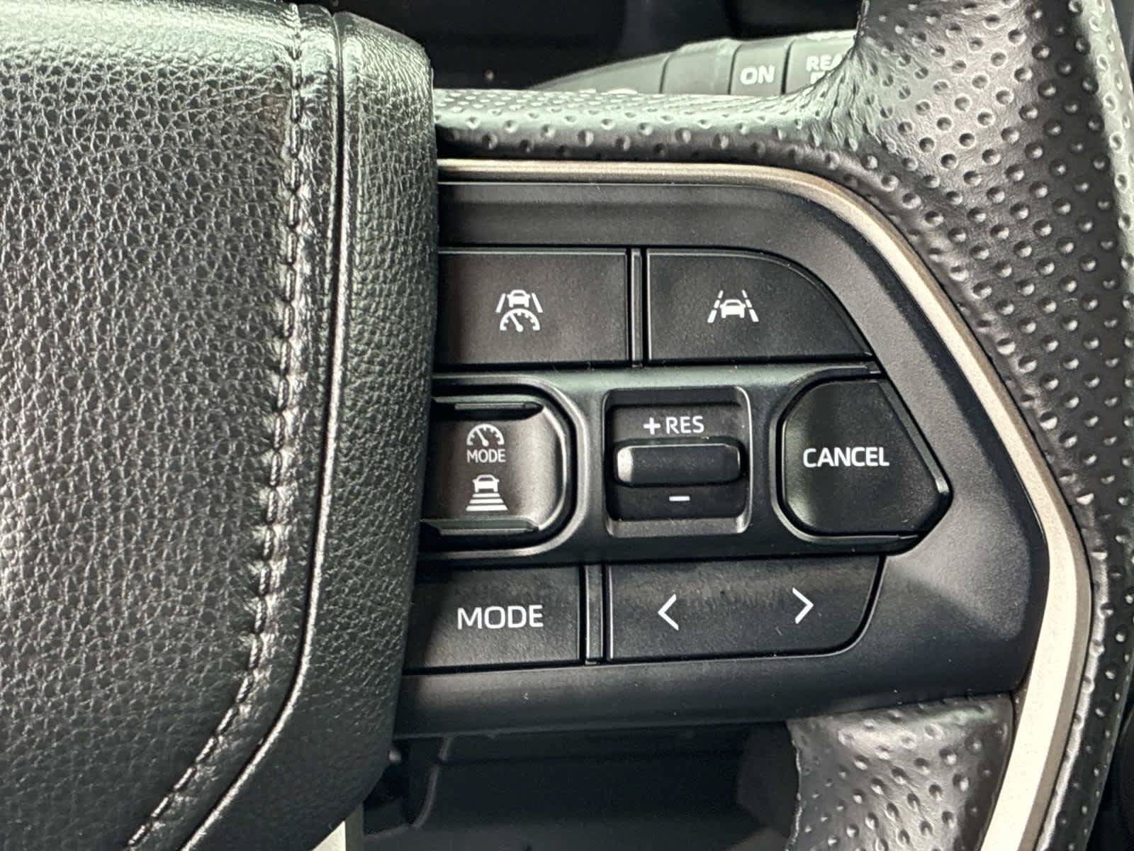 Used 2025 Toyota 4Runner SR5 AWD/4WD image 34