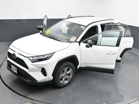 Used 2024 Toyota RAV4 LE AWD/4WD image 58