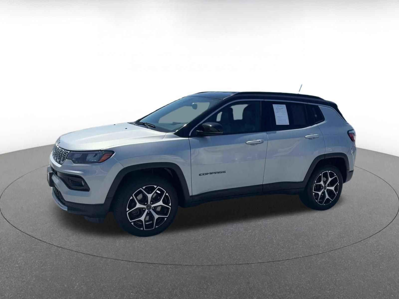 Used 2025 Jeep Compass Limited AWD/4WD image 7
