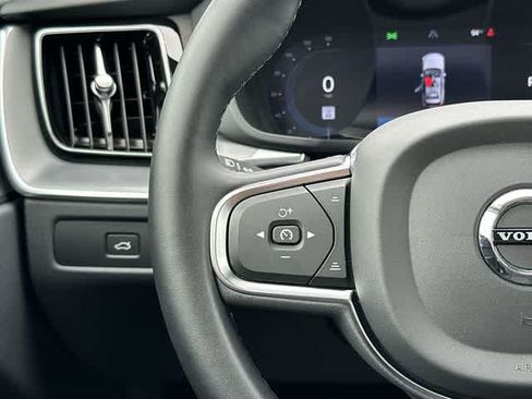 Used 2023 Volvo XC60 B5 Core AWD/4WD image 9