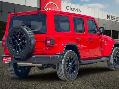 Used 2025 Jeep Wrangler Unlimited Sahara AWD/4WD image 3