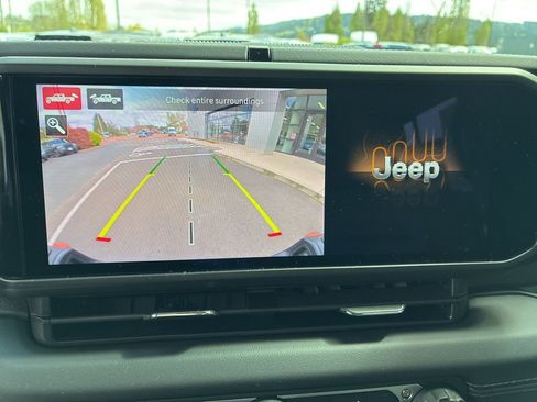 Used 2025 Jeep Gladiator Mojave image 25