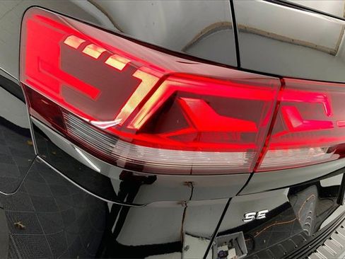 Certified 2025 Volkswagen Atlas Peak Edition SE image 30