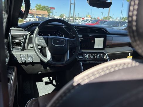 Used 2025 GMC Sierra 3500 Denali Ultimate AWD/4WD image 17
