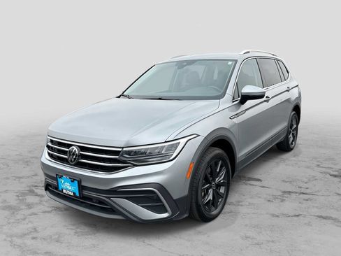 Used 2024 Volkswagen Tiguan SE AWD/4WD image 1