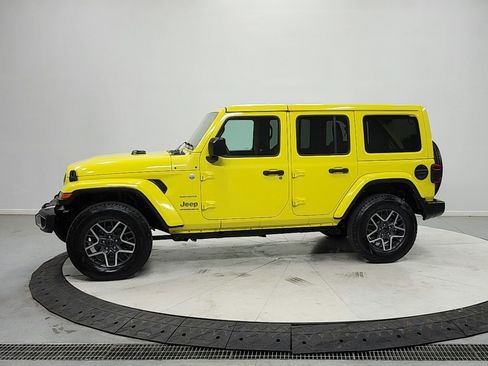 Used 2024 Jeep Wrangler Unlimited Sahara AWD/4WD image 4