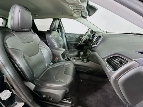 Used 2019 Jeep Cherokee Limited FWD image 31