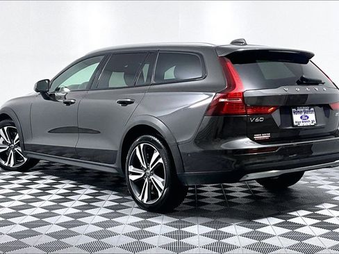 Used 2025 Volvo V60 B5 Cross Country Plus AWD/4WD image 11