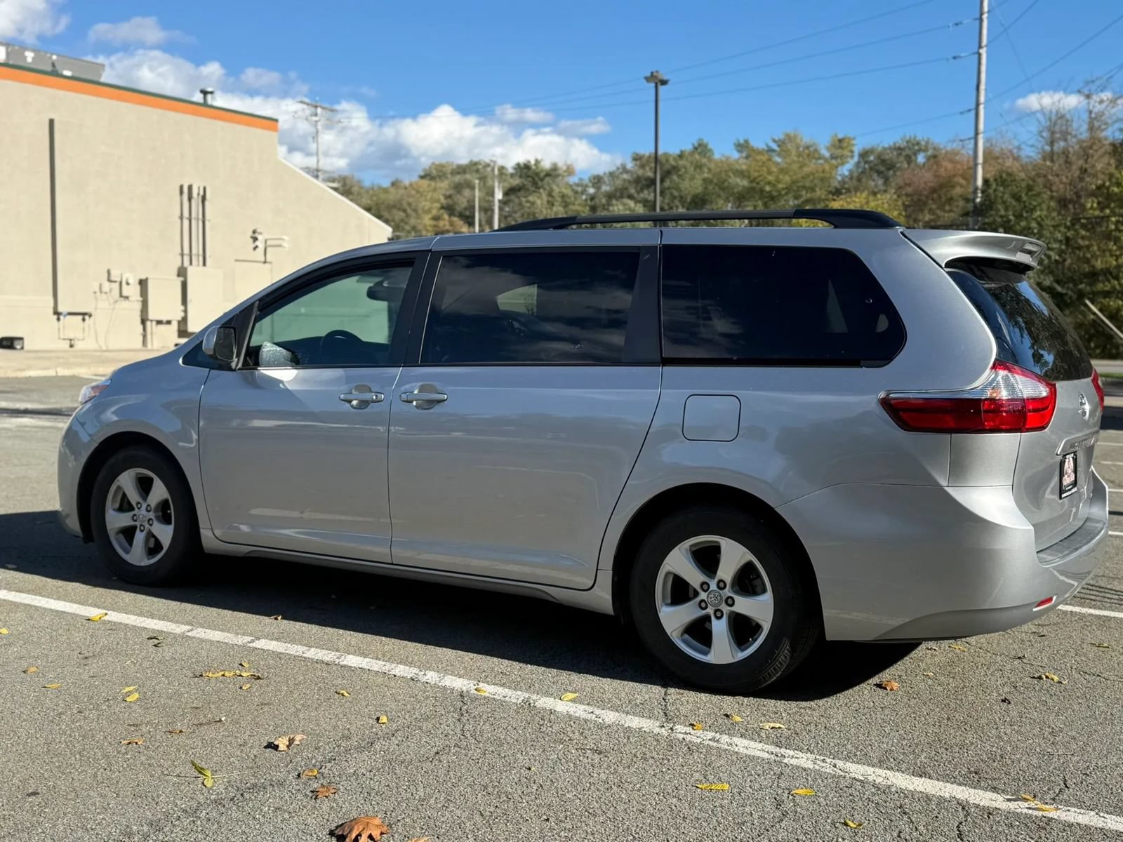 Used 2017 Toyota Sienna LE FWD image 7