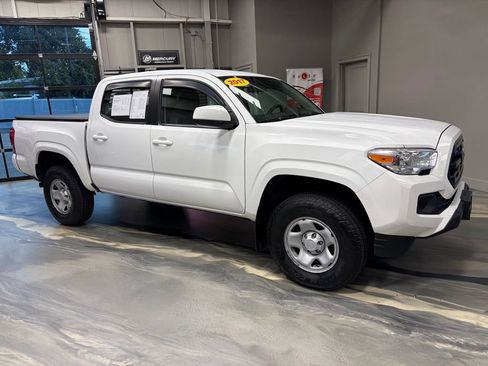 Used 2017 Toyota Tacoma SR w/ Tow Package AWD/4WD image 26