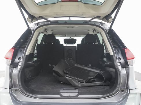 Used 2018 Nissan Rogue SV AWD/4WD image 16