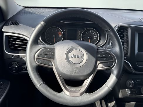 Used 2019 Jeep Cherokee Latitude Plus w/ Cold Weather Group AWD/4WD image 11