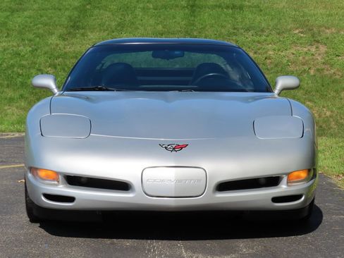 Used 1997 Chevrolet Corvette Coupe w/ Memory Pkg RWD image 12