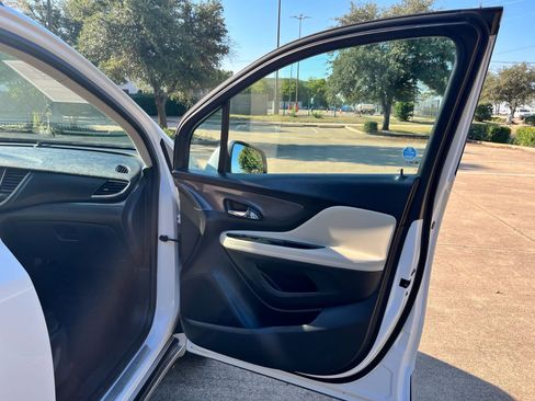 Used 2020 Buick Encore Preferred image 14