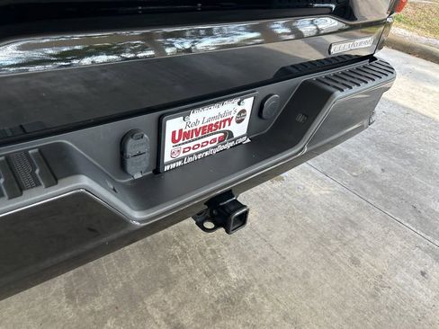 Used 2023 GMC Sierra 1500 Elevation w/ LPO, Elevation Black Package image 19