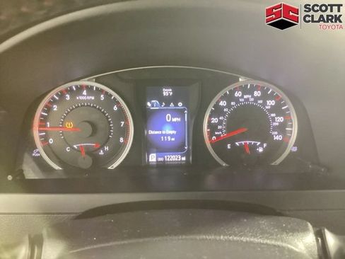 Used 2015 Toyota Camry SE FWD image 17