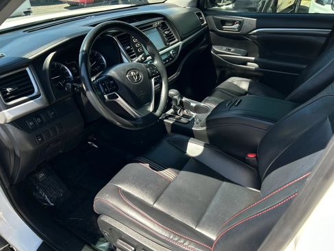 Used 2019 Toyota Highlander SE w/ Carpet Mat Package (TMS) FWD image 20