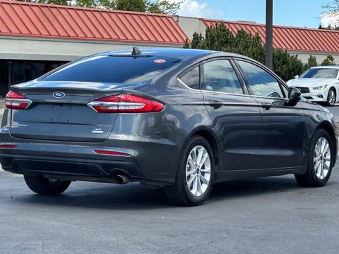Used 2019 Ford Fusion SE FWD image 4