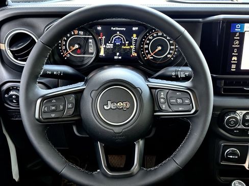 New 2025 Jeep Gladiator Sport image 14