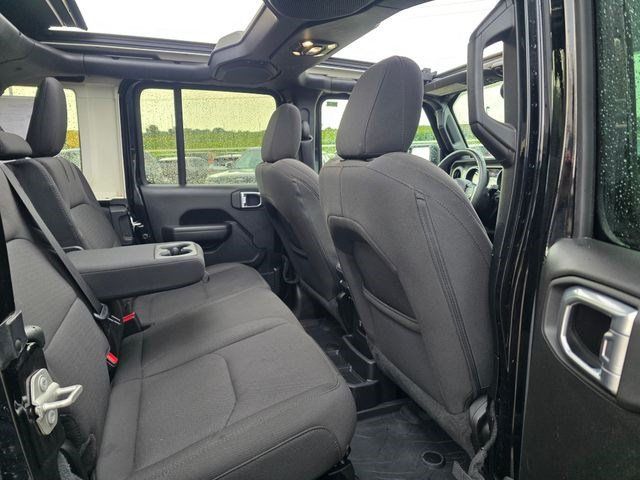 Used 2023 Jeep Wrangler Unlimited w/ Sun & Screen Package AWD/4WD image 17