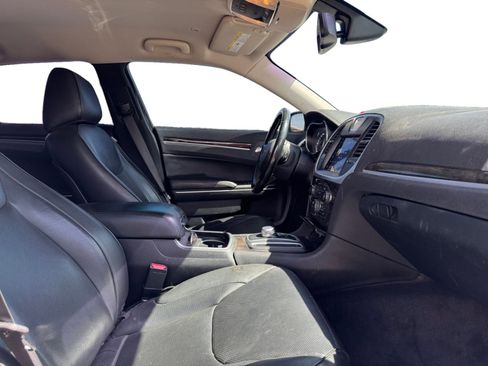 Used 2018 Chrysler 300 Limited image 17