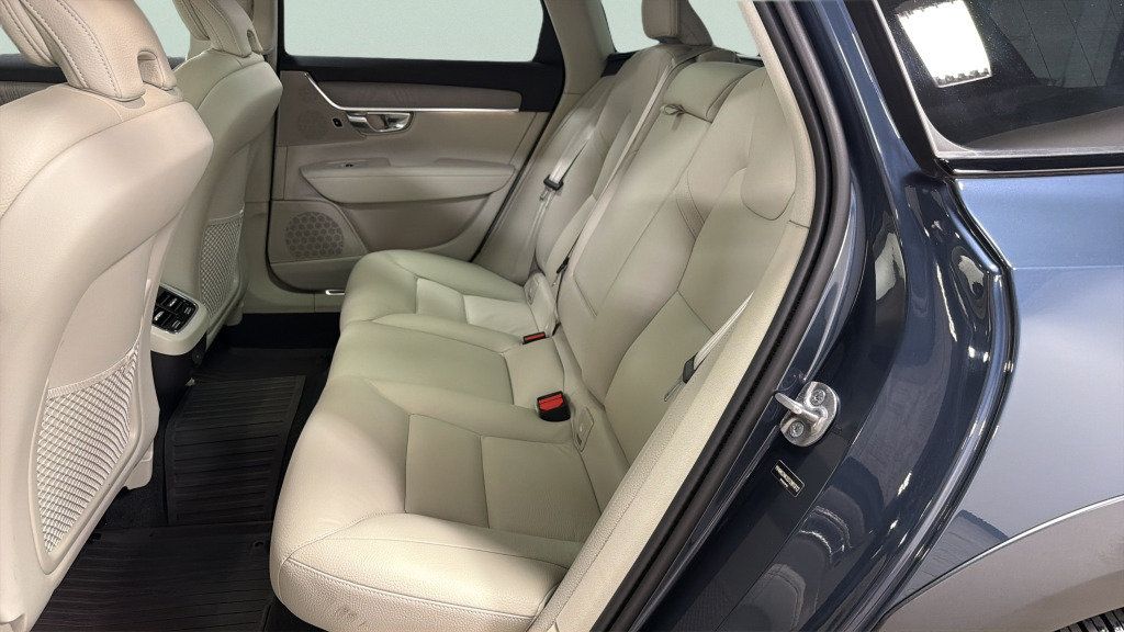 Used 2025 Volvo V90 B6 Cross Country Plus w/ Climate Package AWD/4WD image 33