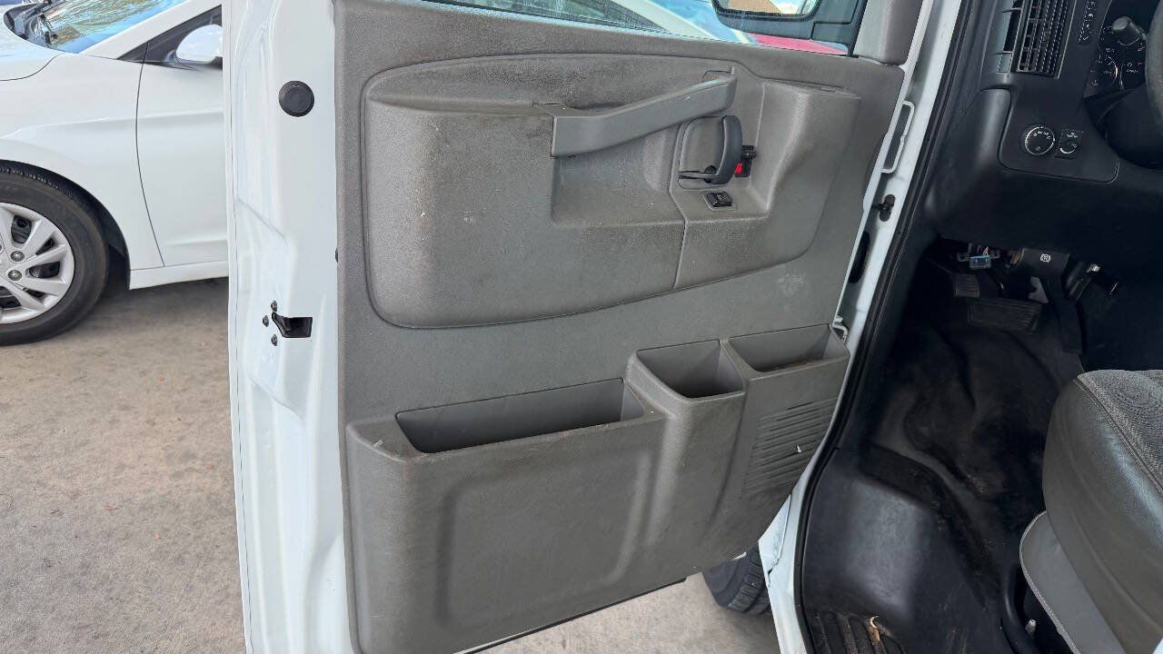 Used 2017 Chevrolet Express 2500 RWD image 13