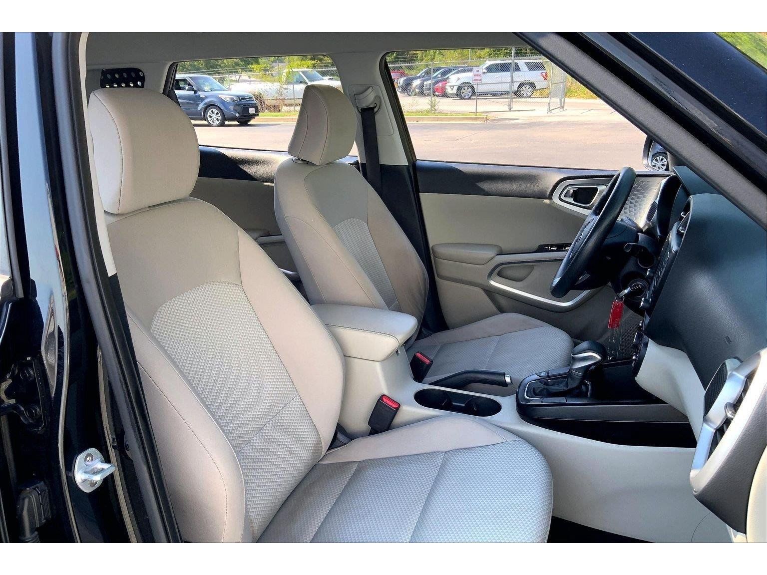 Used 2020 Kia Soul LX FWD image 6