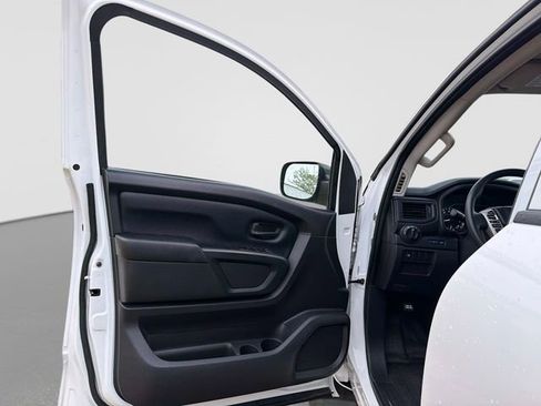 Used 2022 Nissan Titan S w/ HD Front GAWR Package AWD/4WD image 18