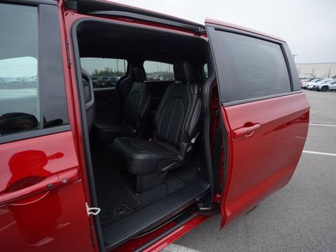 New 2026 Chrysler Pacifica Select image 16