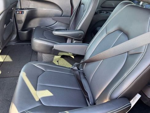 New 2026 Chrysler Pacifica Select AWD/4WD image 16