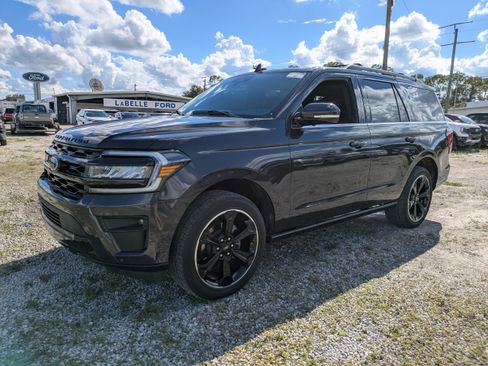 Used 2022 Ford Expedition Limited AWD/4WD image 7