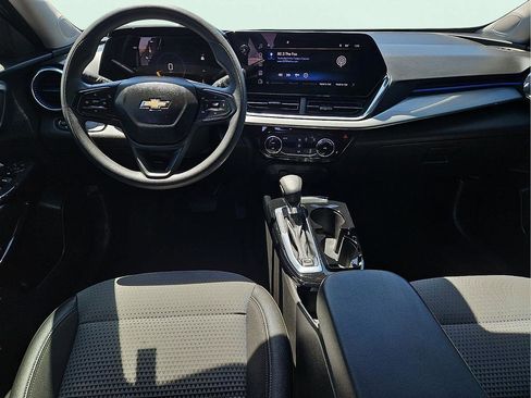 Used 2025 Chevrolet Trax LT image 9