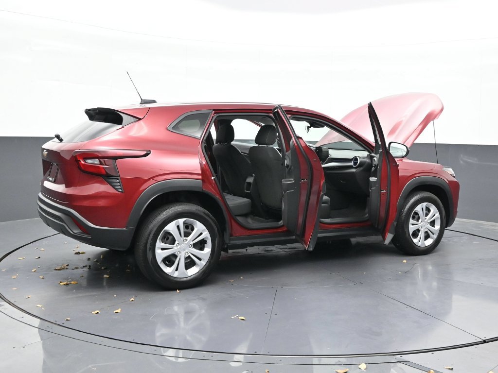 Used 2025 Chevrolet Trax LS FWD image 28