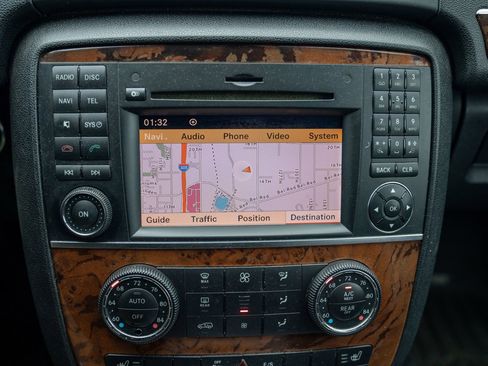 Used 2011 Mercedes-Benz R 350 4MATIC image 15