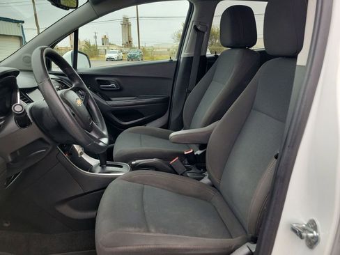 Used 2022 Chevrolet Trax LS w/ Tint and Cruise Package FWD image 16