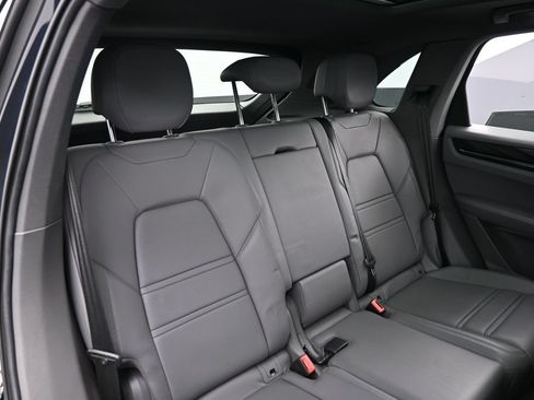 Certified 2023 Porsche Cayenne AWD/4WD image 26