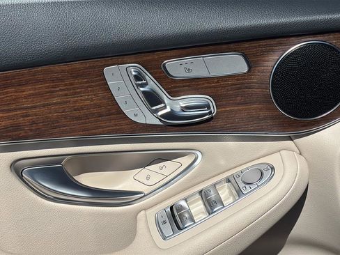 Used 2020 Mercedes-Benz GLC 300 4MATIC image 17