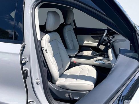 Used 2026 Lincoln Nautilus Premier AWD/4WD image 29