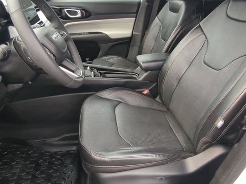 Used 2023 Jeep Compass Limited AWD/4WD image 11