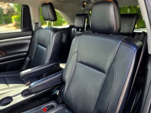 Used 2019 Toyota Highlander Limited Platinum AWD/4WD image 36