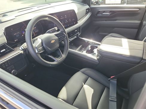 Used 2026 Chevrolet Suburban LT w/ Comfort Package image 3