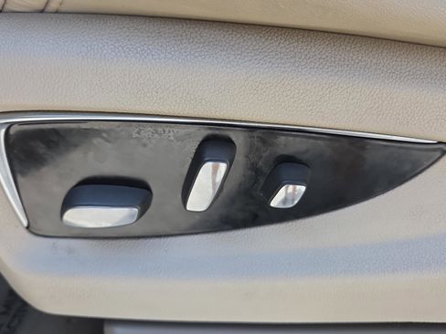 Used 2015 Cadillac Escalade Luxury AWD/4WD image 10