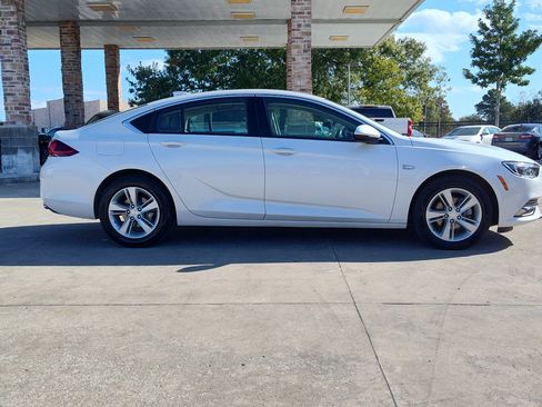 Used 2019 Buick Regal Preferred image 6