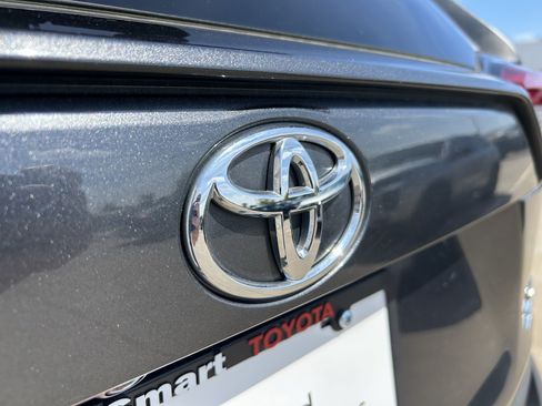 Used 2021 Toyota RAV4 XLE w/ Convenience Package AWD/4WD image 7